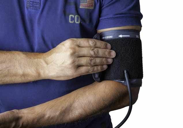 Yksek kolestrol yksek tansiyona (hipertansiyon) sebep olabilir.    Peki beslenme ile yksek tansiyonun nne bir nebze de olsa geebilmek mmkn m?