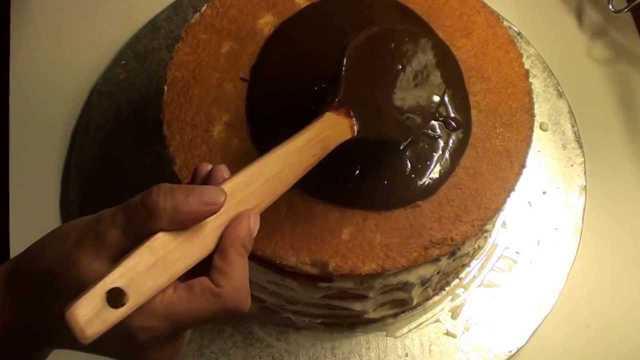 Pasta yaparken kremay srmeden nce kekin soumasn bekleyin. Aksi takdirde sosyal medyada ok paylalan o felaketlerden biriyle kar karya kalabilirsiniz.