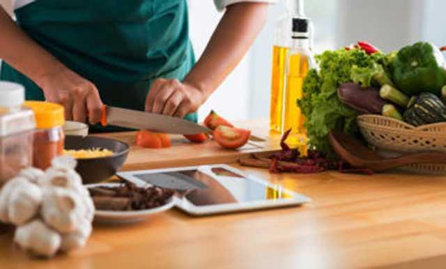 nternette grp beendiiniz bir yemek tarifi varsa, alttaki yorumlar ksmna mutlaka gz atn. Muhtemelen sizin gibi birileri tarifi daha kolay ve lezzetli hale getirmek iin birka ufak ipucu nerisini yorumlar ksmna yazmtr.