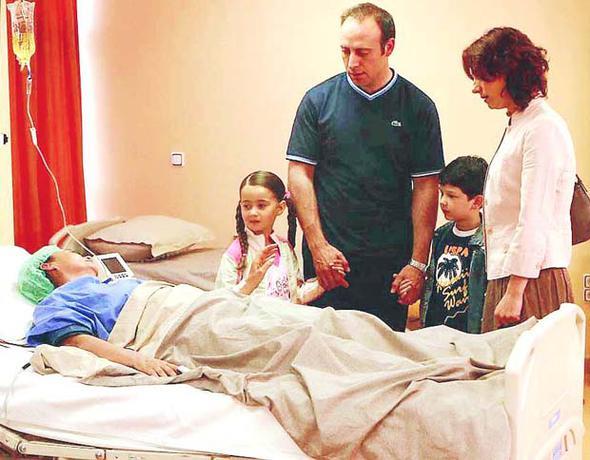 2004 ylnda seyirciyle buluan Trk dizi tarihinin unutulmaz projelerinden Aliye'de Sanem elik ile Halit Ergen'in kz Aye Karahan' canlandran Su Dura, bu kez duayen sinemac Trker nanolu'nun yapmcln stlendii "Dostlar Dura"nda Alian'n kzna hayat veriyor.