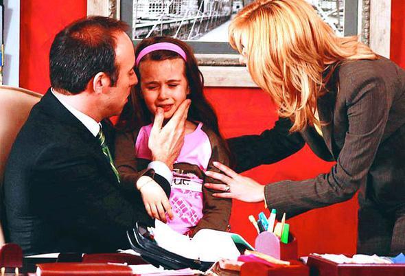 Ayhan zen'in ynetmen koltuuna oturduu, Resul Erta'n ise kaleme ald dizide Alian, Fsun rolne hayat veren Hande Katipolu'yla kar kocay canlandryor.