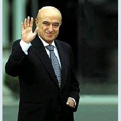 6 - 7 MLYAR DOLAR  <p>  4-Erol Sabanc ve Ailesi---Sabanc Holding