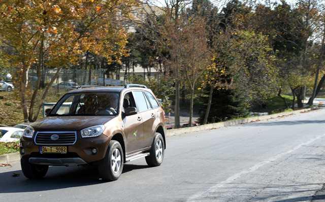 ELEKTRKL ARA OTONOMLA BRLEMEL  <p>    Elektrikli otomobilin otonom teknolojiyle bulumas gerektiini syleyen bir isim daha var. O da Trkiye'nin kendi kendine gidebilen ilk otonom (srcsz) aracn hayata geirmeyi baaran Okan niversitesi retim yesi Prof. Dr. Ahmet Nejat Erverdi. 100 yldr iten yanmal motorlar konusunda tecrbesi olan irketlerle rekabetin mmkn olmayacan syleyen Erverdi, " Burada yeni beliren teknolojiye, elektrikli ara teknolojisiyle birlikte gitmenin doru olduunu dnyorum" dedi.