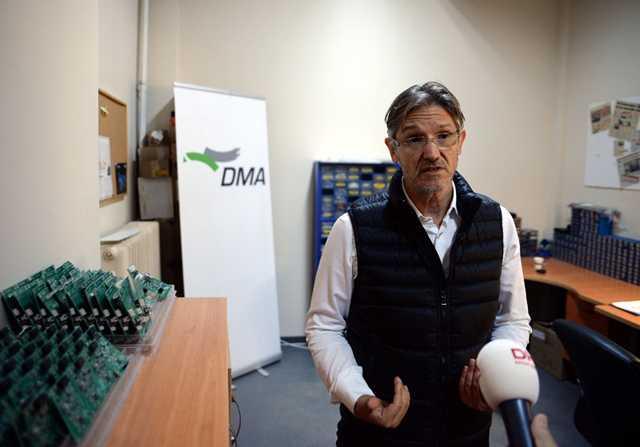 ZAMAN GSTERECEK<p>      Trkiye'nin iki niversitesinde de yerli otomobili hayata geirebilecek bilgi ve teknoloji birikimi var. Her iki teknolojinin yerli otomobil projesinde buluup bulumayacan zaman gsterecek.