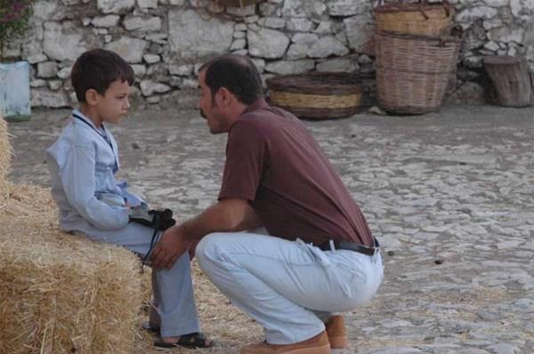 Babam ve Olum'da oynadnda henz 7 yanda olan Ege Tanman, imdi gen bir delikanl...