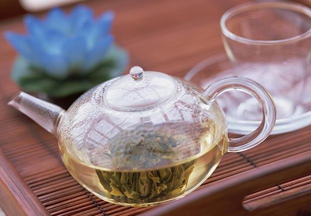 ksr Hafifleten Meyan Kk ay   Meyan Kk ay ksr hafifletirken boaz arsna da iyi gelir. ster souk halde gargara yaparak isterseniz de scak halde ay olarak tketebilirsiniz. Her eyde olduu gibi bunda da fazla tketim farkl rahatszlklara neden olabilir.