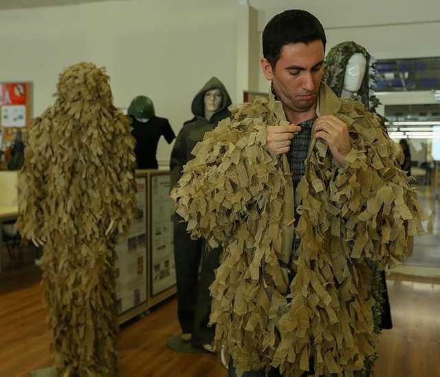 Sun Holding Ynetim Kurulu Bakan Sabri nltrk, AA muhabirine yapt aklamada, Hacettepe Teknokent'te iki bilim insannn bulduu "multispektral gizleme ann" Sun Tekstil Ar-Ge Merkezi'nde gelitirildiini, Trk Silahl Kuvvetlerinde denenen kuman, testleri baaryla gemesinin ardndan Torbal'da kurduklar fabrikada retimine baladklarn belirtti.