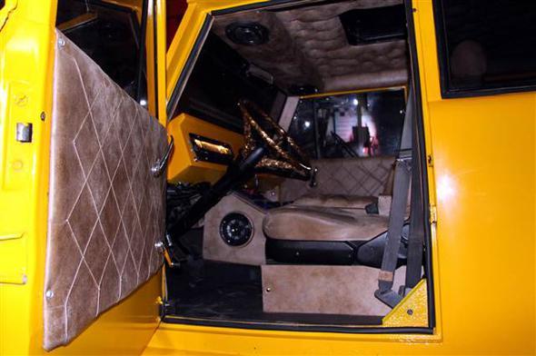 Sosyal medya modifiye ettii aralarn grsellerini paylatktan sonra ilerinde art olduunu syleyen zcan, &#8221;evre illerden paylatmz fotoraflar gren vatandalar,bize siparite bulunuyorlar paralar ile ilgili. Biz de yapyoruz gnderiyoruz.Ya da aralarn bizlere emanet edip gidiyorlar.1 aylk sre ierisinde de aralarn teslim ediyoruz&#8221; dedi.