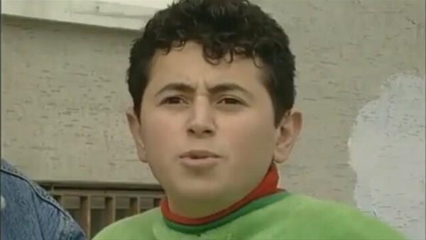 Kadavradan alnan emzimlerle yaplan bir ilat. Tm lke, yoksul bir Trk ailesinin evlad olan kk Yaln'n derdine are aramaya balad. Ksa sre sonra 2 ya byk aabeyinin de ayn derdin kurban olduu ortaya kt.