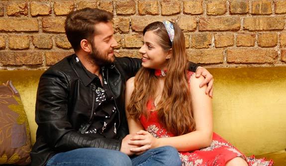 <p><b>Seni Gidi Seni</b></p></p>  <p>Ynetmen: Sibel Tun</p>  <p>  Senaryo: Erdoan Eyrik</p>  <p>  Oyuncular: Ahmet Kayakesen, Serdar Sezgin Gven, lay Erkk, Arzu Oru, Burak Satbol</p>  <p>  Tr: Komedi</p>  <p>  Mzik: Cem get</p>  <p>  Sre: 100 dakika</p>  <p>  stanbul&#8217;un eski semtlerinden Bayrampaa&#8217;da doan taksici Blent ve demeci Sedat, mahalle kltr ile byyen iki delikanldr. ocukluklarndan beri kendilerine hem abilik hem babalk yapan Tark abilerinin dolandrldn renen ikili, onu kurtarmak iin ie koyulurlar ve bol aksiyonlu bir servene yelken aarlar.</p>  <p>Yapmcln Ahtapot Film'in stlendii komedi filminin ynetmen koltuunda Sibel Tun otururken oyuncu kadrosunda Ahmet Kayakesen, Turgay Tanlk, Ahmet Dursun, Ayhan Ta, Burak Satbol, lay Erkk, Erkan elik, Gray Ozcan ve Serdar Sezgin isimleri yer alyor.</p>