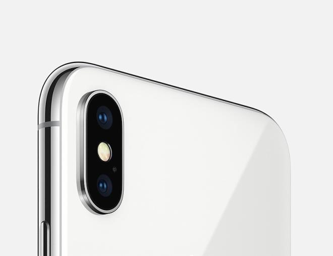 iPhone X 256 GB modeli ise 6899 liraya sata sunuldu.