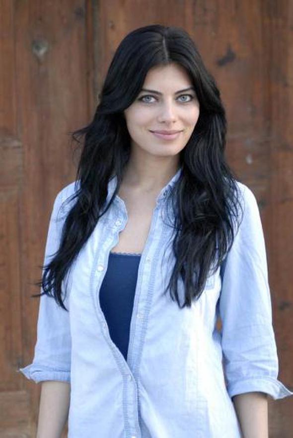 Ak hayat ile dikkatleri zerine ekmeyi baaran Ceren Hindistan da uzun sredir ekrandan uzak.