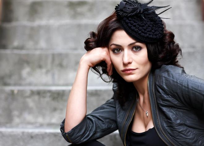 Deniz akr, 'Ekiya Dnyaya Hkmdar Olmaz' dizisiyle ekranlarda frtnalar estirdi.