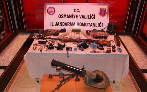 Snakta yaplan aramada, 150 litrelik 3 adet mavi jelikan ve 2 adet 25 litrelik beyaz bidon ierisinde topraa gml hahlde 1 adet 60 milimetrelik havan, havan niangh, havana ait 3 ayak ve dip tablas, nian tertibat, abuk niangh aleti, 2 adet anti tank roketatar mhimmat, 5 adet RPG roketatara ait sevk fiei, roketatar drbn ve adaptr, 5 kilo TNT patlayc, Glock marka tabanca, 40 adet 9 milimetrelik fiek, 136 adet Bixi mhimmat, fiek, otomatik av tfei, 41 adet av tfei fiei, 3 adet avc yelei, 120 metre kablo, pusula, fotoraf makinesi, ktklk, makas, dijital tart, tencere, demir testeresi, kablolu fener, 4 adet byk boy pil, 16 adet kalem pil, bol miktarda gda ve giyim olmak zere yaam malzemesi ele geirildi.