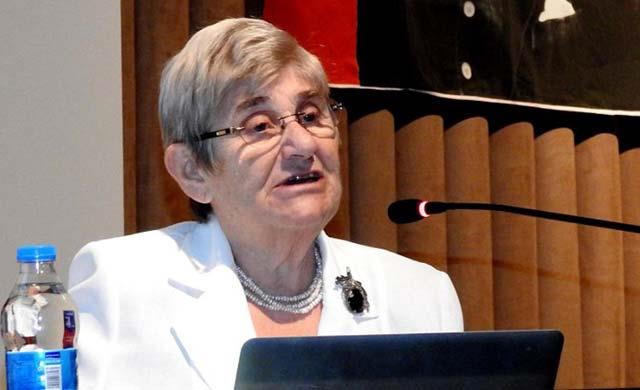 Kalp ve  Hastalklar Uzman Prof. Dr. Canan Karatay, ekmek ve ekerli iecekleri brakamayan insanlarn damak tatlarn kaya tuzu ile deitirebileceklerini syledi.