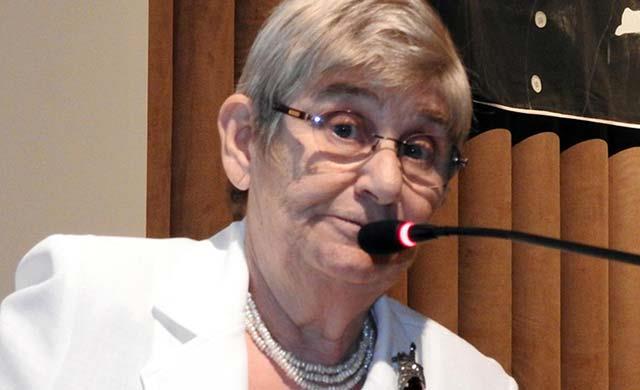 Moderatrlnde gerekleen program'da konuan Canan Karatay kaya tuzunun beyaz altn olduunu belirtti. Metabolii bozuk organizmalarda dzelmenin cerrahi dzeltme ile olmayacan anlatan Karatay, "Bacanz da kestirseniz kilonuz der ama metabolik bozukluk dzelmez.