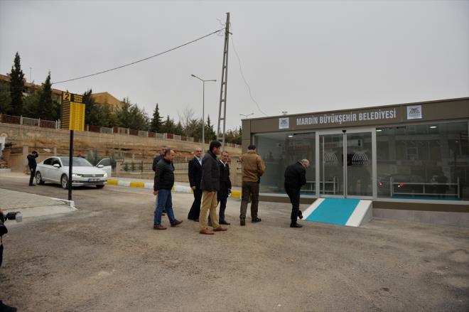 Belediye Bakan Vekili Yaman, Mardin Devlet Hastanesi nnde yapm tamamlanan durakta incelemelerde bulundu.