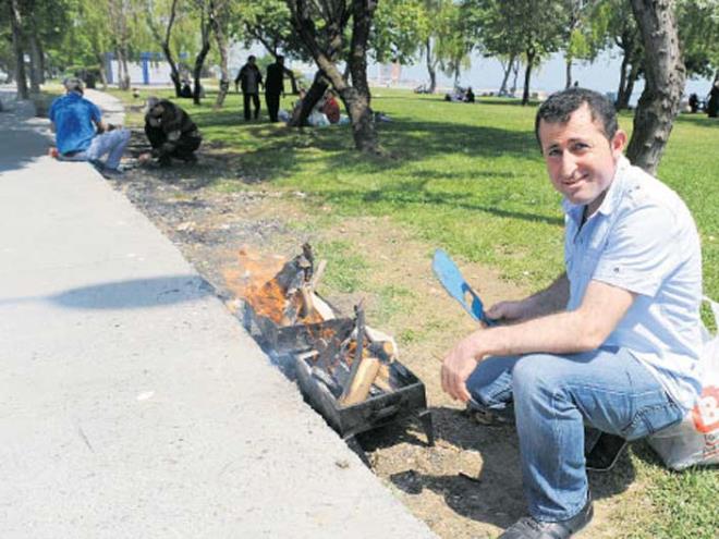 10. Mangal keyfi    Trk erkeinin ihtisas alanna giren mangal keyfisi ayn zamanda bo zamanlar geirme adna yaplan byk bir elence ve nee kaynadr.    Trk erkeinin zeki ve evik olduunu en net gsterebildii bu etkinliin onun iin ne anlama geldiinizi anlayamazsnz; dumann ttmesi, etin kzgn atele tepkimeye girerken kard cossss sesi ve kprmesi...