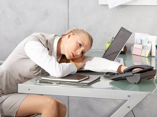 Yeterince su imemek: Normalde vcudunuzda bulunmas gereken su miktarndaki yzde 2'den fazla su kayb belirgin bir yorgunlua sebep oluyor.