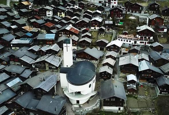 svire&#8217;nin Valais kantonuna bal Albinen kasabasnda, azalan nfusa zm bulmak isteyen yetkililer mthi bir tevik balatt...
