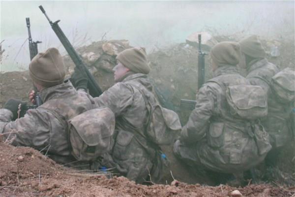 Astsubay adaylarnn grdkleri zorlu eitim srelerinin ardndan eitli yerlerde greve baladklarn aktaran Birinci Astsubay Eitim Bl kinci Takm Komutan Temen zlem Gren, bu kapsamda kadn astsubaylarn mezun olduktan sonra Asayi Tim Komutanl veya karakol komutan yardmcl, rtbe ve kdem olarak ilerlediklerinde de karakol komutan, kadn ve ocuk amirlikleri, cezaevi karakollar, Kaaklk ve Organize Sularla Mcadele ube Mdrl ve stihbarat ube Mdrl gibi grevlerde yer aldklarn ifade etti.