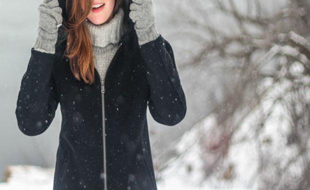 Fazla kilolar saklayabilme olana   Byle de bir gerek var. Ne de olsa bikini ya da ort giymeyeceimizden, fazla kilolar da dert etmeye gerek yok. Yaz yaklatka basan afakanlar ve bir an nce zayflama istei ile a geirilen bahar aylarnn stresi, sonbaharn akabinde ortadan kalkyor. Gnlnzce yiyip ieceimiz ve sonrasnda vicdan azab ekmeyeceimiz iin k tatilleri candr gerisi heyecandr diyoruz.