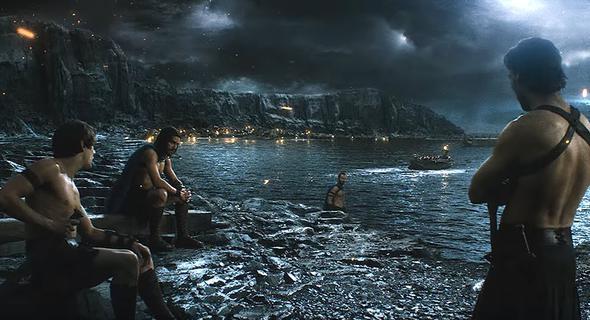 Efsane film 300 Spartal'dan bir sahne... Milyonlar filmi bu ekilde grd; ancak gerek olduka farkl! Deniz var m sahi bu sahnede?