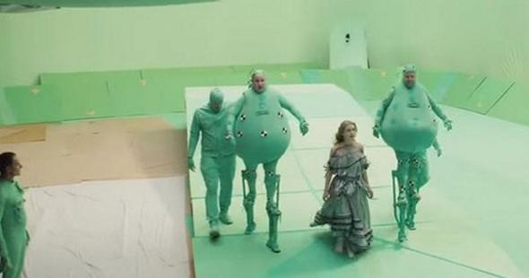 Alice Harikalar Diyarnda    Gerekte olan...