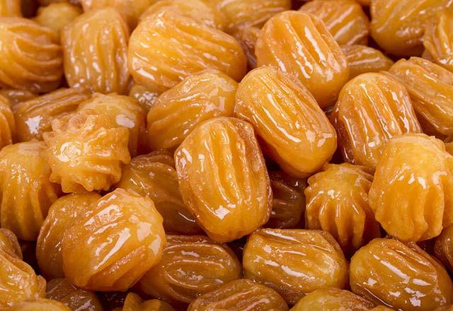 Ucuz olarak satlan tatllarn ok ucuz bir maliyetle yapldn sylememize gerek yok. Ancak ucuz olarak satn aldnz tatllarn iinde neler bulunduunu ve salmza ne gibi zararlar verdiini aklamamzda fayda gryoruz. i<p>    te ucuz olarak satn alp afiyetle yediimiz o tatllarn iersinde bulunan maddeler ve neden olduu salk sorunlar&#8230;