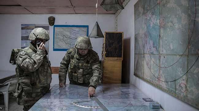 s blgemiz, termal kameralar, gece gr vastalar, drone kameralar, makineli tfekler, grmeyerek ate destek vastalar ve zrhl aralarla donatlmtr; fakat muhaberedeki en nemli unsur, eitilmi insan olmas prensibiyle bizim de en byk gvencemiz eitilmi, gz pek, kahraman Trk askeridir. Trk milleti, ehit ailelerimiz, annelerimiz ve babalarmz, rahat uyusunlar. Bizler, burada grev yaptmz srece hibir terriste gz atrmayacaz'' diye konutu.