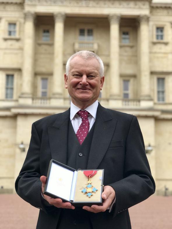 <p>25)   Stephen Lansdown / GUERNSEY</p>  <p> </p>  <p>         2.2 milyar dolar</p>  <p> </p>  <p>            Finansal hizmetler</p>