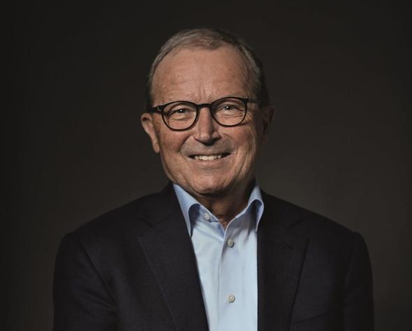 <p>5)      Kjeld Kirk Kristiansen / DANMARKA</p>  <p> </p>  <p>  22.7 milyar dolar </p>  <p> </p>  <p>          Lego</p>