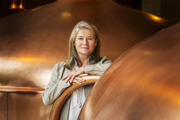 <p>10)   Charlene de Carvalho-Heineken / HOLLANDA</p>  <p> </p>  <p>        15 milyar dolar</p>  <p> </p>  <p>             Heineken</p>