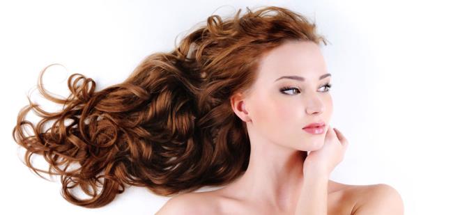 4- erdii B vitamini sayesinde cildiniz ve salarnz l l olur  Yumurtann ierdii biyotin, B12 vitamini ve sindirilebilir besleyici proteinler, sa ve cildin glenmesine katkda bulunur. Ayrca yumurtalarda bulunan fosfolipidler, toksinlerin karacierden atlmasna yardmc olur.