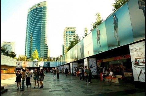 2011 rakamlarna gre Seul'n en pahal evleri Gangnam'da. 1 metrekare'nin fiyat 10 bin dolar.