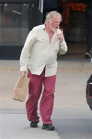 Bir dnem lkemizde ve dnyada milyonarca kii tarafndan seyredilen Zengin ve Yoksul (Rich Man Poor Man) dizisiyle kariyerinde hzl bir k yakalayan sonra da birok usta ynetmenle sinema filmleri iin kamera karsna geen nl oyuncu artk kelimenin tam anlamyla yllara yenildi.