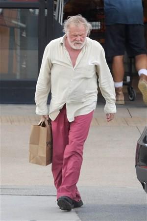 Uzun sren kariyerine birok unutulmaz film ve dizi sdran nl oyuncu hem geip giden yllarn hem de bir trl vazgeemedii alkanlklarnn kurban oldu.