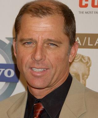 1980'li yllarda kadnlarn yreklerini hoplatan nller bakn yllar iinde nasl deiti. Bazlar yllar iinde daha ekici oldu, bazlar eski gnlerini aratr hale geldi. te o nller. Bakalm imdiki hallerine bakp kim olduklarn karabilecek misiniz. Salarnn bir blm dklm bu adam 80'lerin en yakkl Hollywood yldzladndan biriydi...