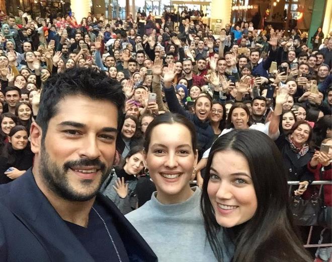 Burak zivit<p>    "zmir ilginiz ok guzeldi ,ok gzel zaman geirdik.Tekrar geleceiz teekkr ediyoruz"