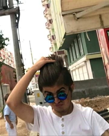 imdi 17 yana giren Sinan' grenler, "Bu ocuk ne ara byd" yorumunda bulunmadan edemedi.