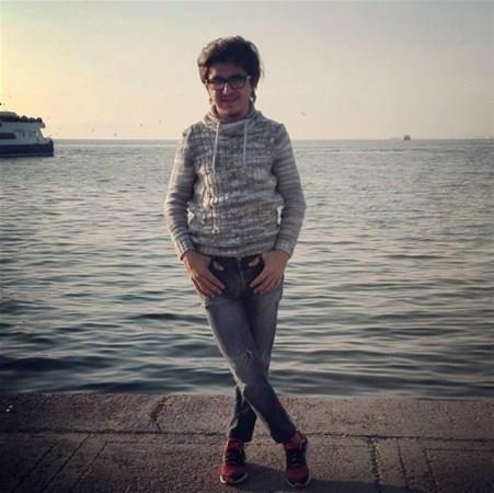 Filmde glerken kendini tokatlayan Aliko karakterini canlandran ocuk oyuncu Sinan Da, o zamanlar 10 yandayd.