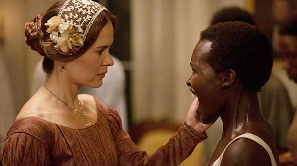 3- 12 Yllk Esaret (12 Years a Slave) - 96 puan<p>    Steve McQueen'in Oscar dll filmi Lupita Nyong gibi bir yetenei dnyaya tantmas asndan da ayrca nemli. Belki 100 tam puan alamam ama San Francisco Chronicle gazetesinden Mc LaSalle'nin dedii gibi "Bu filmin dorular anlatmas, yanllar anlatmamasndan ok daha nemli." 12 Yllk Esaret, tarihsel bir epik dram filmi. New York'ta zgr bir siyahi olarak doan ve 1841 ylnda Washington DC'de karlp kle olarak satlan Solomon Northup'un 12 yl boyunca kle olarak geirdii yaam anlatyor. Film Northup'un 1853 ylnda ayn isimle yazd 'Twelve Years a Slave' isimli anlarna dayanlarak sinemaya uyarland. Anlarn yaynlamadan nce Northup 12 yl boyunca, Louisiana eyaletinde tarlalarda kle olarak almt.