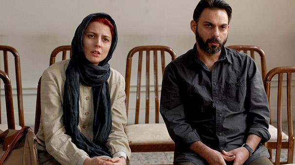 12- Bir Ayrlk (A Separation) - 95 puan<br /> &nbsp;  Tm zamanlarn en iyi filmleri arasna bile girebilecek kadar ahane bir yapm olan Bir Ayrlk, boanm bir orta snf ranl ifti ile yal babas iin alt snf bir bakc tutmasn anlatyor. Ynetmen Asgar Ferhadi filmi yapmaya karar verir vermez abucak yazm ve finanse etmi.