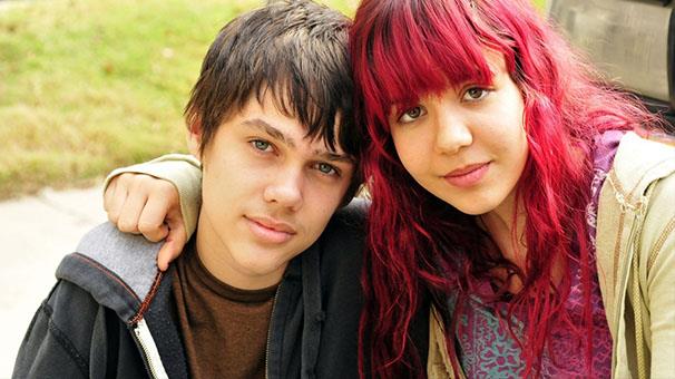 1- ocukluk (Boyhood) - 100 puan  <p>    Eletirmenlerden 100 puan alan tek film 'ocukluk', her ne kadar biraz uzun srse de gayet tatmin edici bir yapm. The Hollywood Reporter'dan eletirmen Todd McCarthy, "ocukluk'un yllar iinde eitli formatlarda ve farkl ekillerde gen ve yal izleyiciler tarafndan grlecei ve derinden takdir edilecei konusunda phe yok" diyor. Ynetmen Richard Linklater'n 12 senede ektii film, bir gencin ocukluundan niversiteye kadar geirdii dnemi konu alyor. Barol oyuncusu Ellar Coltrane'in 8 yandan itibaren oynad bu filmde, izleyiciler oyuncunun bymesine ahit oluyorlar.