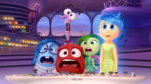 17- Ters Y&uuml;z (Inside Out) - 94 puan<p>    Listedeki tek ocuk filmi olan Ters Yz, byklerin de epey ilgisini ekti. Eletirmenler tarafndan da beenilen film 73'nc Altn Kre dlleri'nde En yi Animasyon Film dln ald. Ayrca 88'inci Akademi dlleri'nde En yi Animasyon Film dln kazand ve En yi zgn Senaryo dalnda aday gsterildi. Film, Cannes Film Festivali'ndeki alndan sonra 8 dakika ayakta alkland. Dnya apnda 857 milyon dolardan fazla haslat elde ederek 2015'in en ok haslat yapan filmlerinden oldu.