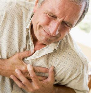 Yine gs arsyla beraber nefes darl, halsizlik ile baygnlk hissi oluabiliyor. zellikle iddetli gs arsyla birlikte souk terleme, bulant ve kusma gibi ikayetlerin olmas asla gz ard edilmemesi gereken bir durum ve acilen hastaneye bavurmay gerektiriyor.&#8221;