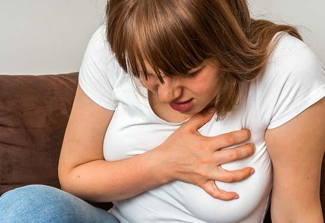 Kardiyoloji Uzman Do. Dr. Refik Erdim kalp krizinin en nemli ve en sk grlen belirtisinin gs ars olduuna iaret ederek u bilgileri veriyor: