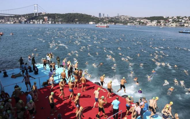 Trkiye Milli Olimpiyat Komitesi (TMOK) tarafndan bu yl 29'uncusu dzenlenen Samsung Boazii Ktalararas Yzme Yar, stanbul Boaz'nda gerekletirildi. Muhammed Gencebay G