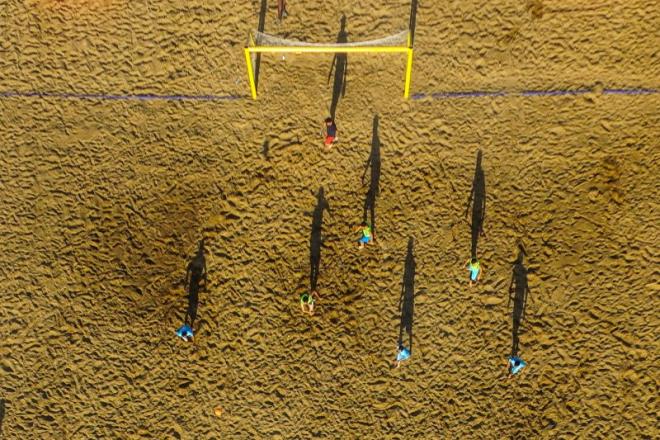 Van'n Geva Belediyesi, sazlk olan ve vatandalarn plerini dkt atl durumdaki alan, yapt kapsaml almayla halk plajna dntrd. Halk plaj, Trkiye Futbol Federasyonu (TFF) ile belediyenin ortak dzenledii Plaj Futbol Ligi Geva Etab msabakalaryla hizmete ald. zkan Bilgin