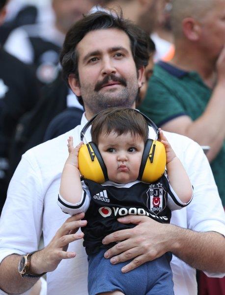 Spor Toto Sper Lig'in son haftasnda Beikta ile Osmanlspor, Vodafone Park'ta karlat. Beiktal bir taraftar, bebeiyle ma izledi. sa Terli